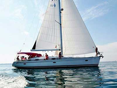 Парусно-моторная яхта BAVARIA 42 Freedom  аренда в Сочи