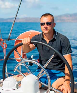 С. Симарченко опытный капитан яхты в Сочи с 2007 года